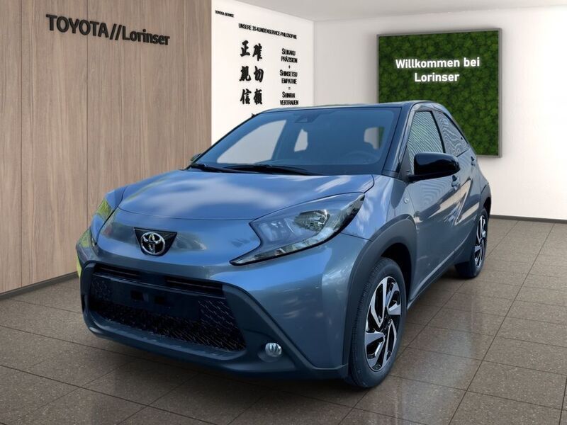 Grau Neu 2025 Toyota Aygo Team Kleinwagen | 18.990 € - Bild 1/4