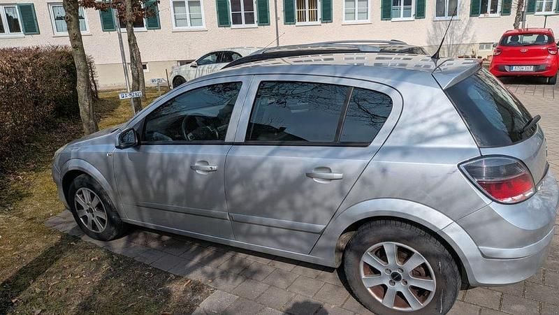 Gebraucht Opel Astra 105 PS (77 kW) 2007 Silber Limousine