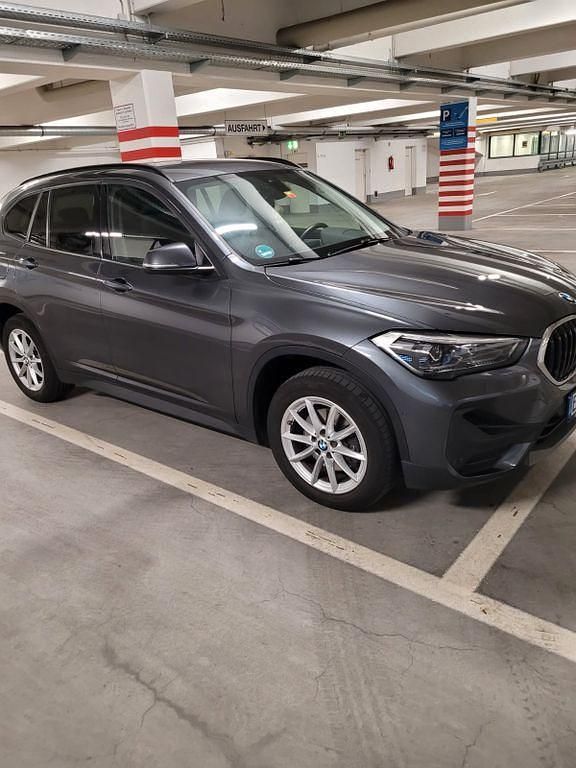 Grau Gebraucht 2020 BMW X1 SUV | 20.850 € (Guter Preis) - Bild 1/4