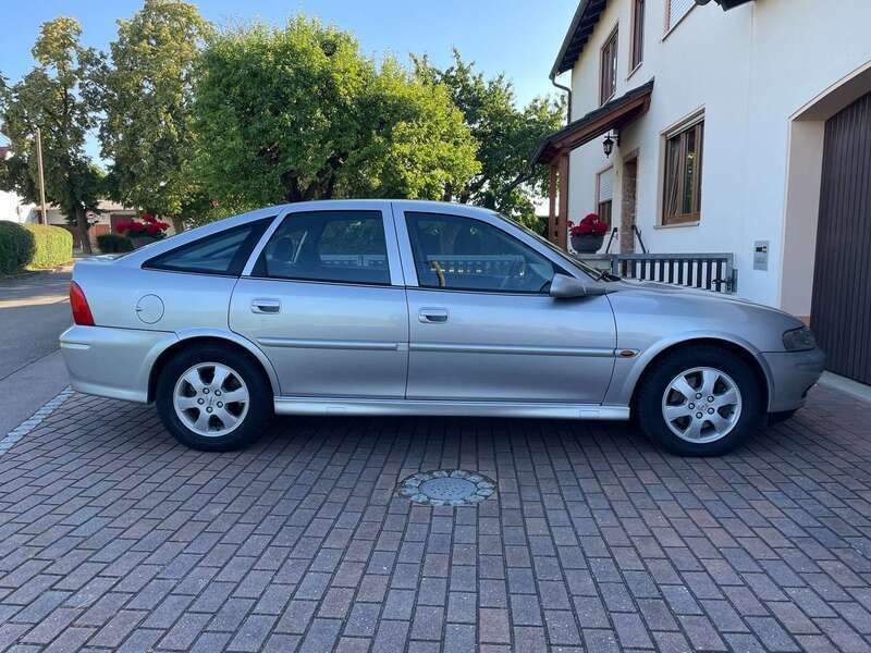 Silber Gebraucht 2001 Opel Vectra Limousine | 3.999 € (Teuer) - Bild 1/4