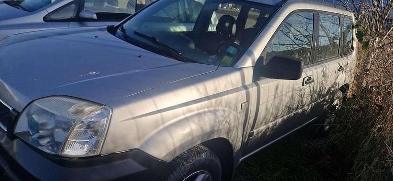 Schwarz Gebraucht 2004 Nissan X-Trail SUV | 950 € - Bild 1/4