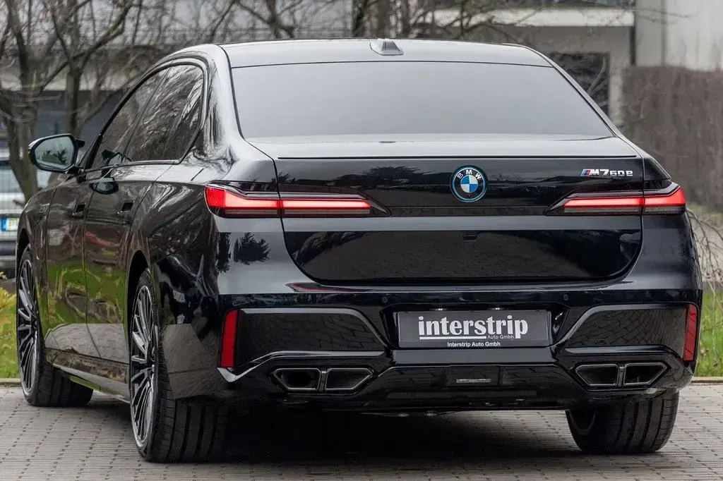 Gebraucht BMW M760e Executive 571 PS (419 kW) 2025 Schwarz Limousine