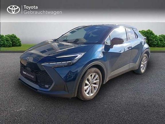 Dark teal mica metallic / black Gebraucht 2023 Toyota C-HR Team SUV | 28.451 € (Fairer Preis) - Bild 1/4