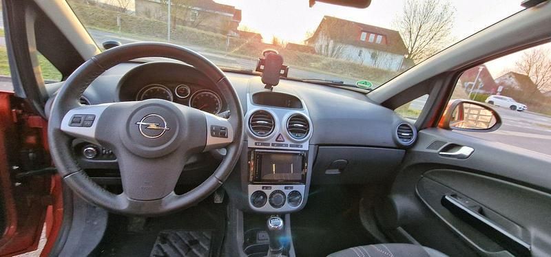 Gebraucht Opel Corsa Edition 69 PS (50 kW) 2011 Rot Kleinwagen