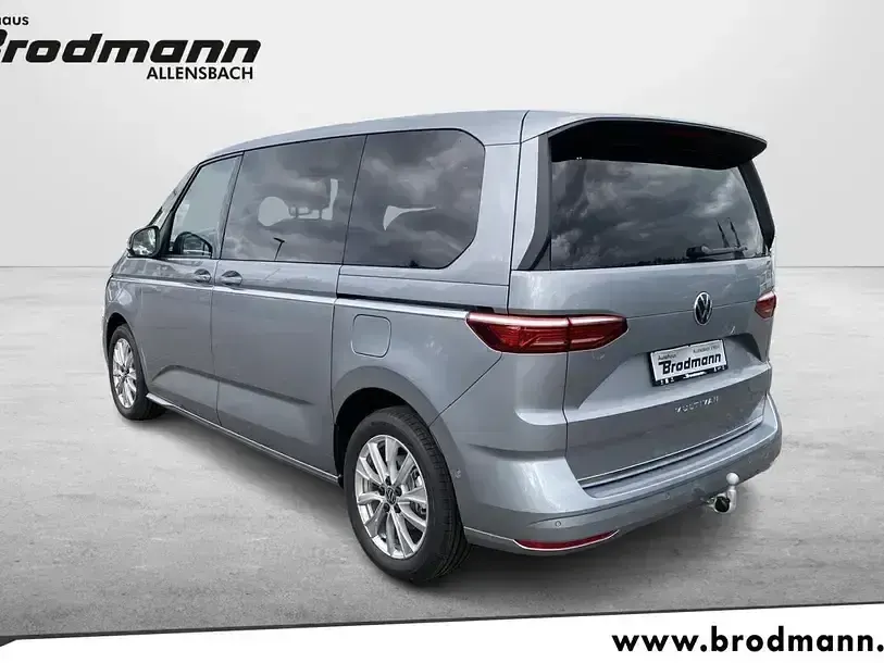 Usado VW Multivan Style 150 HP (110 kW) 2024 Cinzento Monovolume