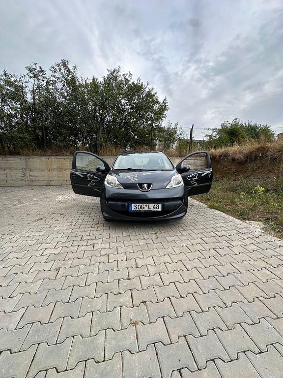 Grau Gebraucht 2007 Peugeot 107 Urban Move Kleinwagen | 1.000 € (Superpreis) - Bild 1/4