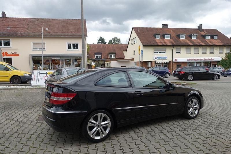 Gebraucht Mercedes CLC200 184 PS (135 kW) 2011 Schwarz Kleinwagen