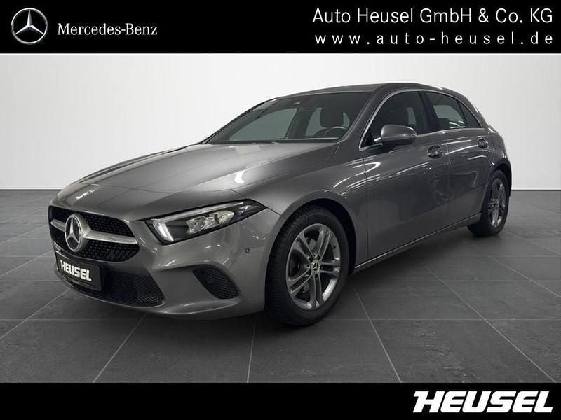 Grau Gebraucht 2018 Mercedes A200 Business Limousine | 22.900 € (Fairer Preis) - Bild 1/4