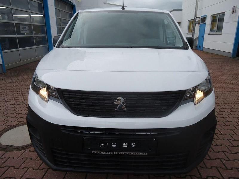 Gebraucht Peugeot Partner Premium 110 PS (80 kW) 2023 Weiß Van / Kleinbus