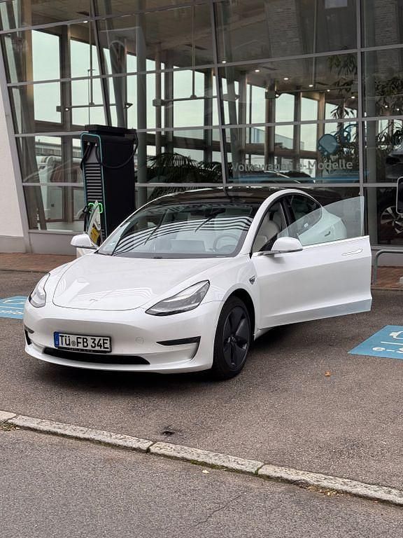 Weiß Gebraucht 2020 Tesla Model 3 Limousine | 22.500 € (Superpreis) - Bild 1/4