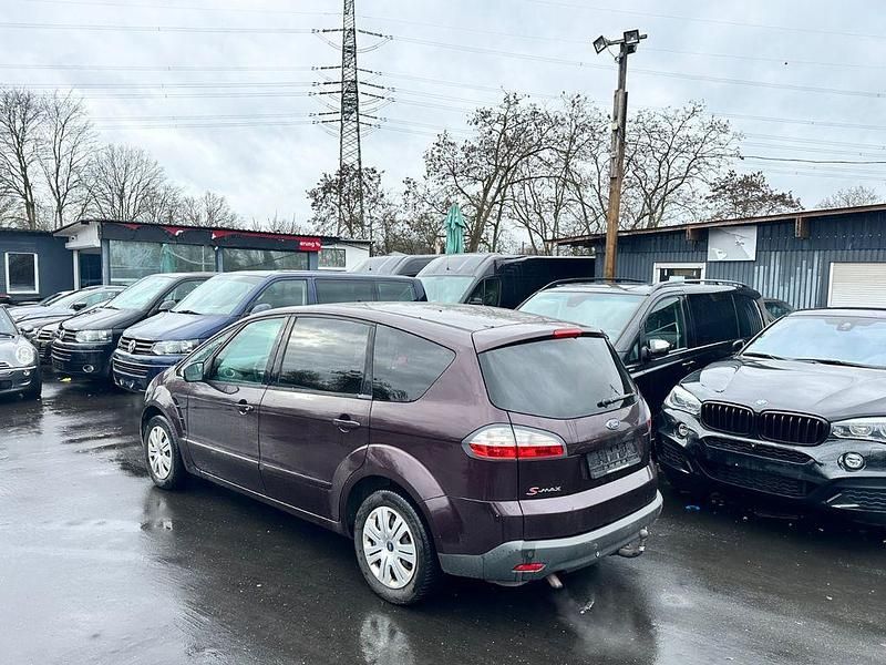 Używany Ford S-MAX Trend 145 KM (106 kW) 2009 Minivan