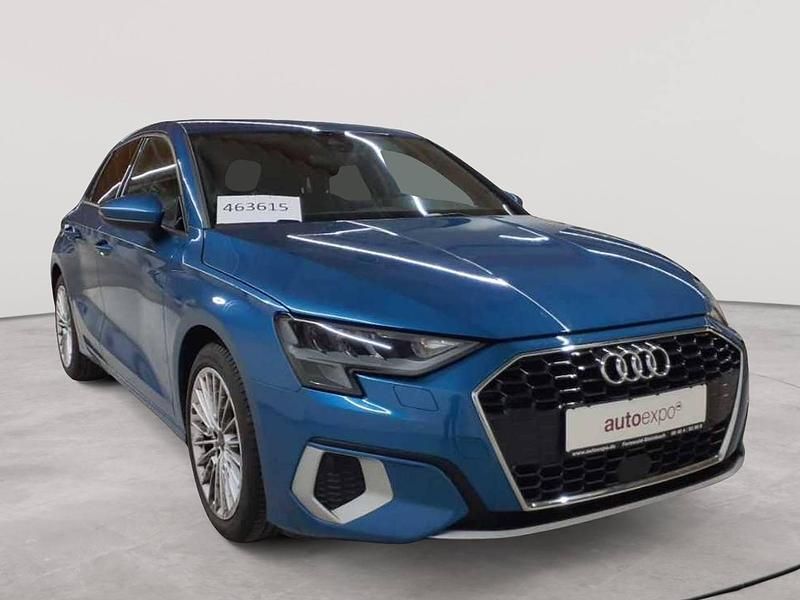 Atollblau metallic Gebraucht 2022 Audi A3 Advanced Limousine | 22.390 € (Superpreis) - Bild 1/4