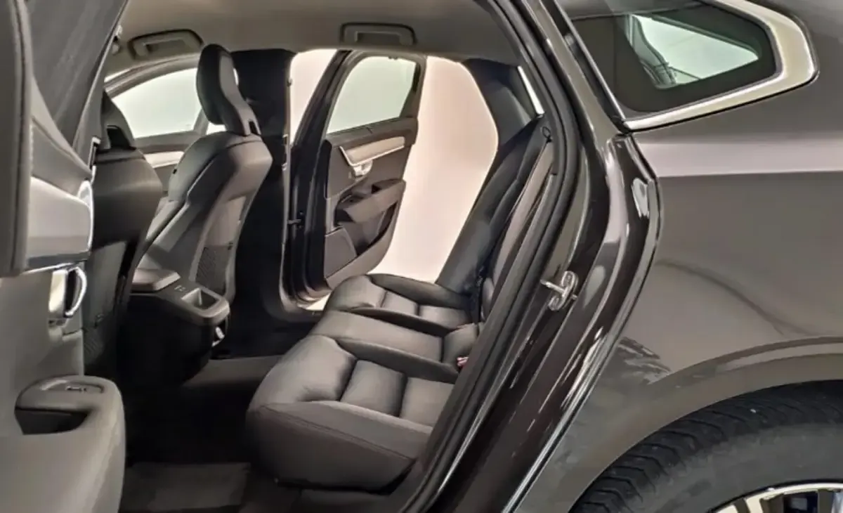 Gebraucht Volvo S90 Plus 235 PS (172 kW) 2025 Platinum grey metallic Limousine