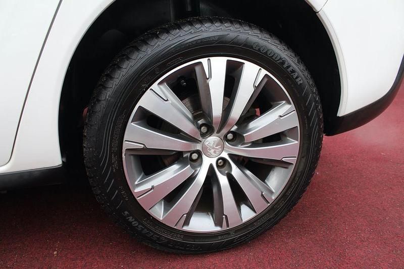 Gebraucht Peugeot 3008 Active 156 PS (114 kW) 2014 Weiß Van / Kleinbus