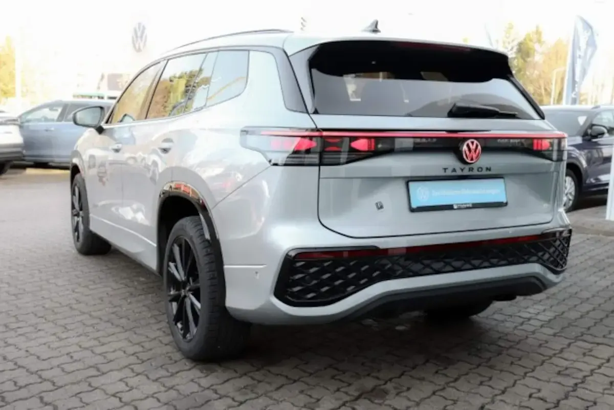 Gebraucht VW Tayron R-line 272 PS (200 kW) 2025 Oyster silver (silber) SUV