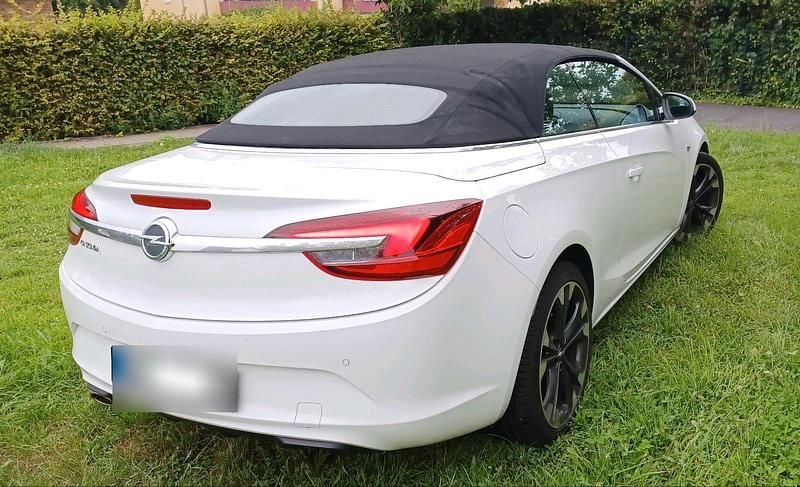 Second-hand Opel Cascada 140 CP (102 kW) 2013 Alb Cabrio