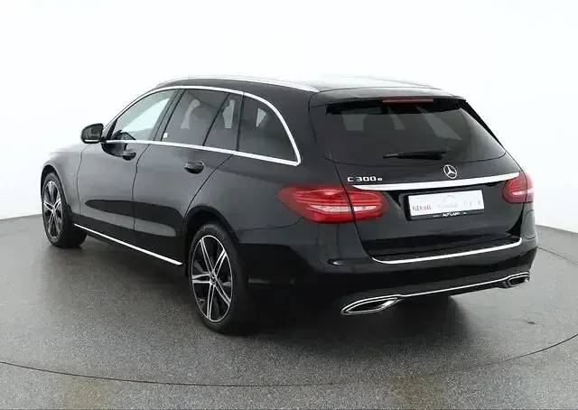Gebraucht Mercedes C300e Avantgarde 320 PS (235 kW) 2020 Schwarz Kombi