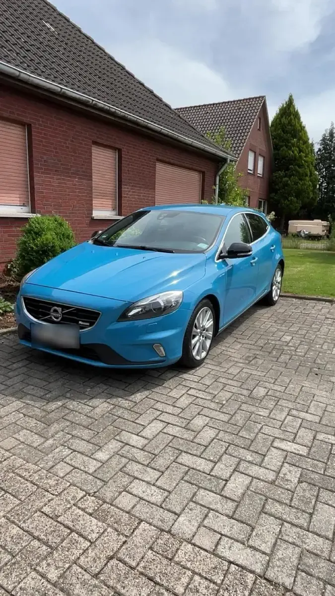 Gebraucht Volvo V40 R-Design 177 PS (130 kW) 2013 Blau Limousine
