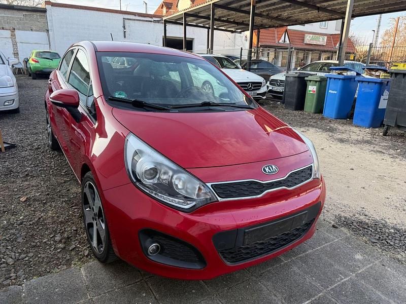 Gebraucht Kia Rio 86 PS (63 kW) 2013 Rot Limousine