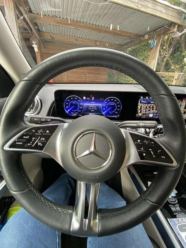 Gebraucht Mercedes EQB300 167 kW (228 PS) 2024 Weiß SUV