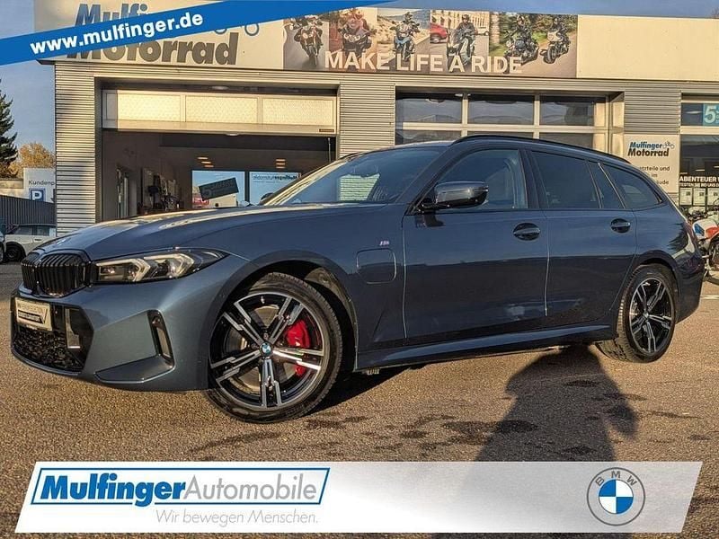 Blau Gebraucht 2025 BMW 330e M Sport Limousine | 46.490 € (Superpreis) - Bild 1/4