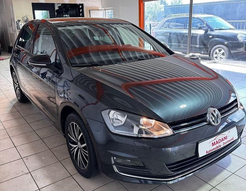 Grau Gebraucht 2016 VW Golf VII Allstar Limousine | 11.900 € (Fairer Preis) - Bild 1/4