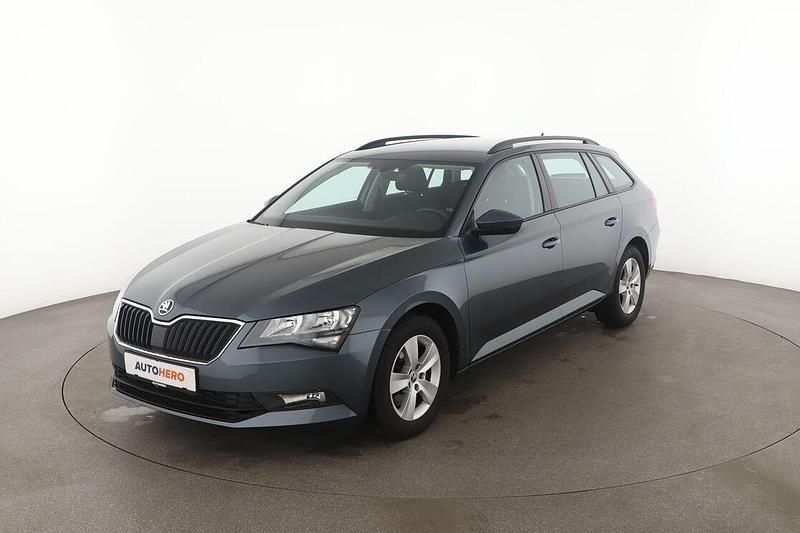 Grau Gebraucht 2019 Skoda Superb Active Kombi | 15.970 € (Guter Preis) - Bild 1/3