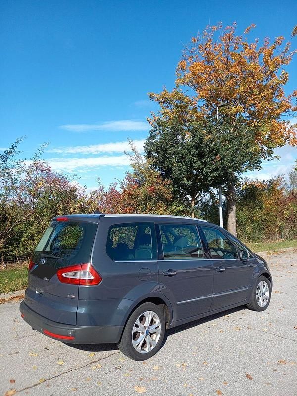 Blau Gebraucht 2010 Ford Galaxy Titanium Van / Kleinbus | 2.300 € (Superpreis) - Bild 1/4