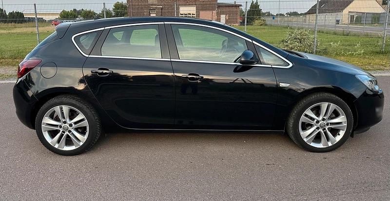 Gebraucht Opel Astra Sport 125 PS (91 kW) 2010 Schwarz Limousine