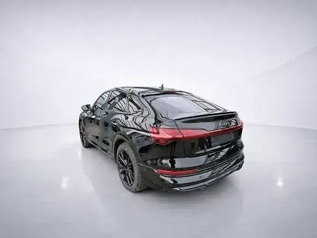 Second-hand Audi e-tron Sportback S-Line 300 kW (408 CP) 2022 Negru SUV