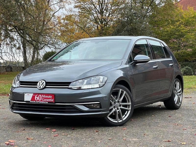 Grau Gebraucht 2020 VW Golf VII Comfortline Limousine | 19.999 € (Fairer Preis) - Bild 1/4