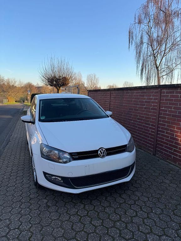 Weiß Gebraucht 2013 VW Polo Life Kleinwagen | 5.300 € (Fairer Preis) - Bild 1/4