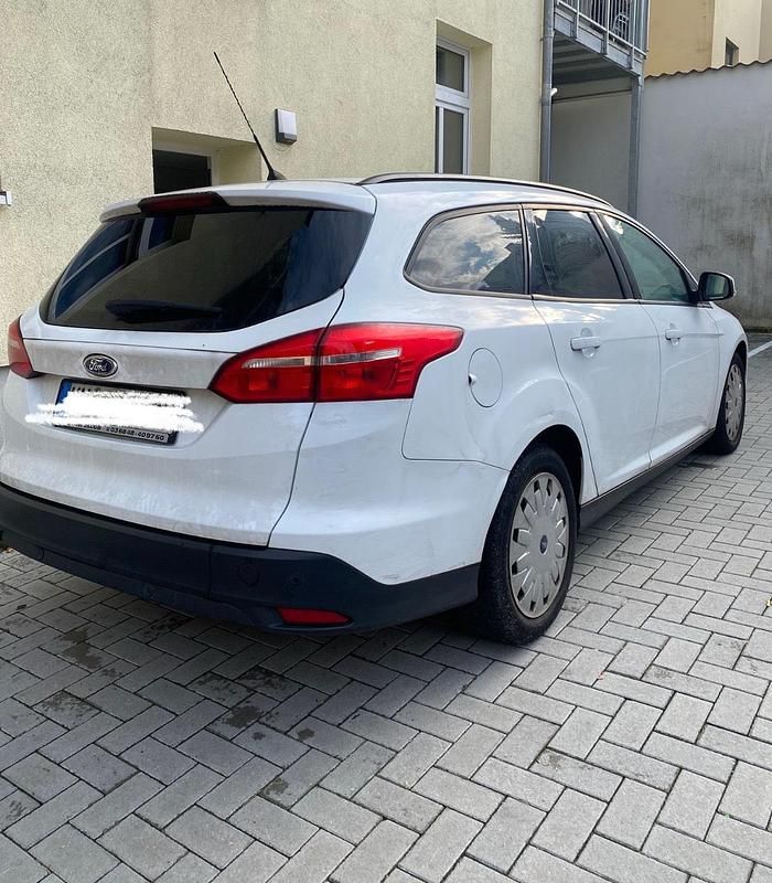 Weiß Gebraucht 2015 Ford Focus Kombi | 6.499 € (Fairer Preis) - Bild 1/4