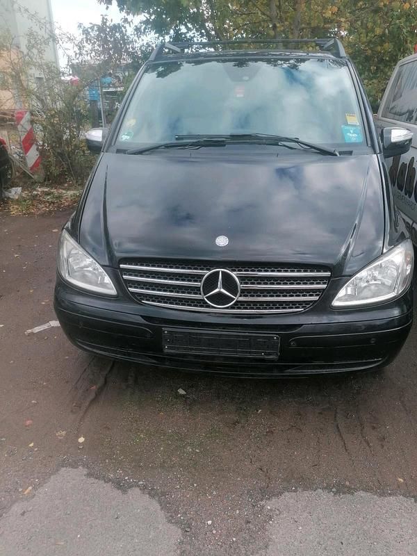 Schwarz Gebraucht 2009 Mercedes Viano Van / Kleinbus | 13.500 € (Fairer Preis) - Bild 1/4
