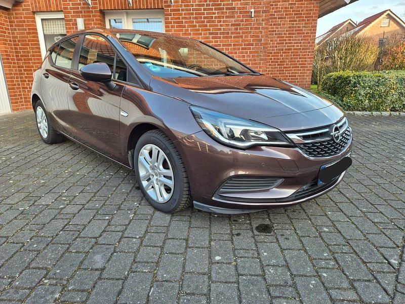 Gebraucht Opel Astra Edition 125 PS (91 kW) 2016 Braun Limousine