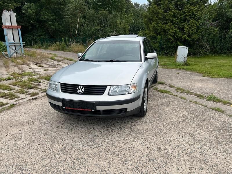 Grau Gebraucht 2000 VW Passat Limousine | 1.199 € (Fairer Preis) - Bild 1/4