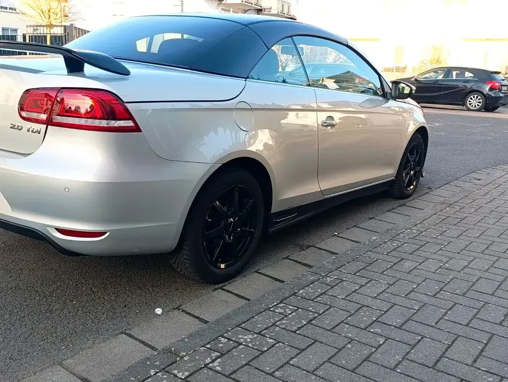 Gebraucht VW Eos Sportline 140 PS (102 kW) 2013 Schwarz Cabrio