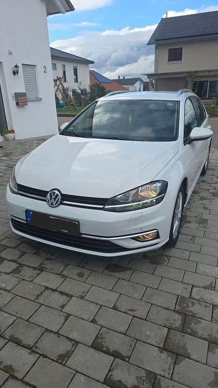 Weiß Gebraucht 2017 VW Golf VII Comfortline Kombi | 13.800 € (Fairer Preis) - Bild 1/4
