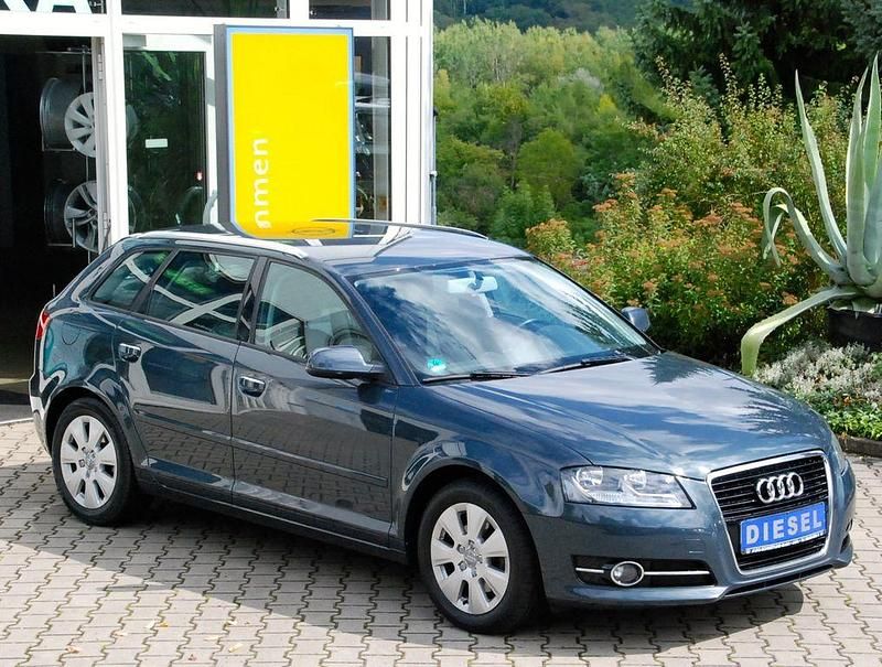 Grau Gebraucht 2012 Audi A3 Limousine | 6.900 € (Fairer Preis) - Bild 1/4