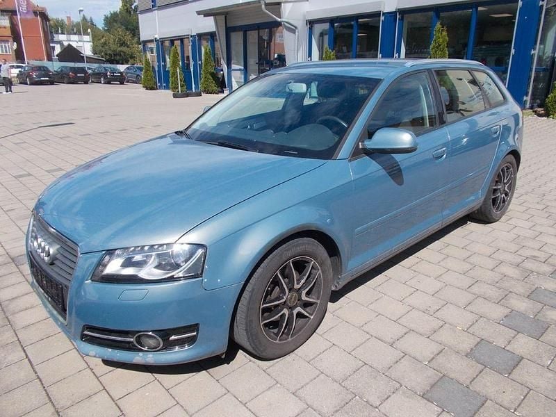 Blau Gebraucht 2011 Audi A3 Sportback Ambition Kleinwagen | 4.490 € (Guter Preis) - Bild 1/4