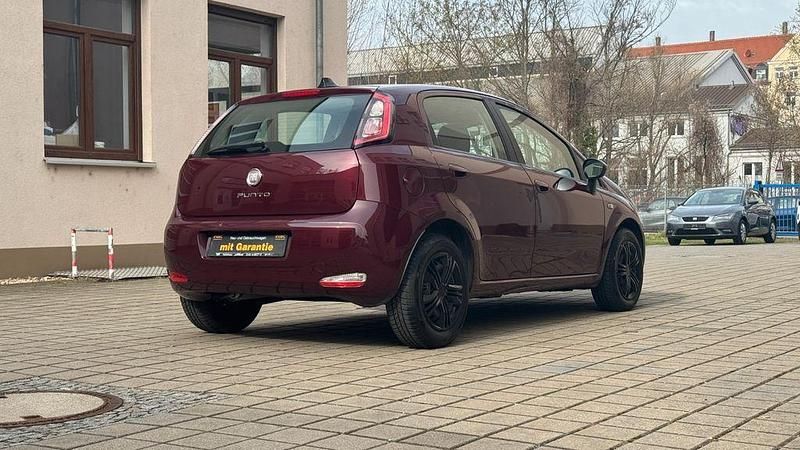 Gebraucht Fiat Punto Easy 69 PS (50 kW) 2012 Rot Kleinwagen