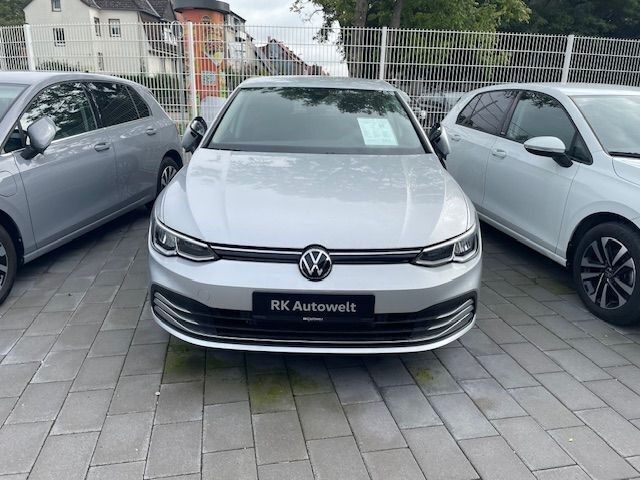 Gebraucht VW Golf VIII 131 PS (96 kW) 2022 Silber Limousine