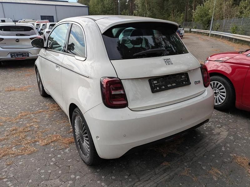 Gebraucht Fiat 500e Icon 86 kW (118 PS) 2023 Weiß Limousine