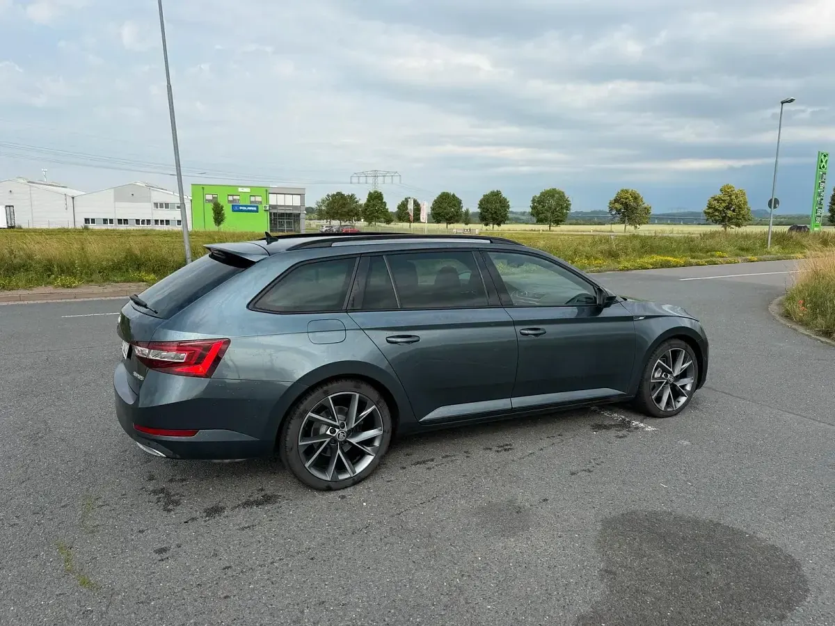 Gebraucht Skoda Superb SportLine 220 PS (161 kW) 2017 Grau Kombi