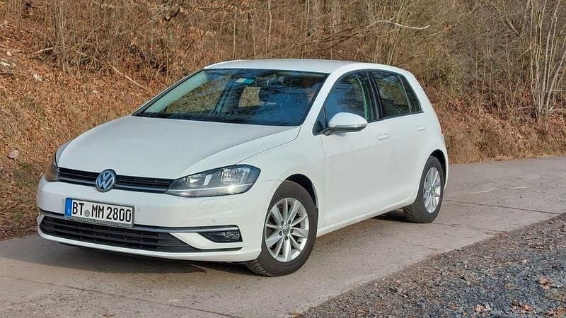 Gebraucht VW Golf VIII 90 PS (66 kW) 2020 Weiß Limousine