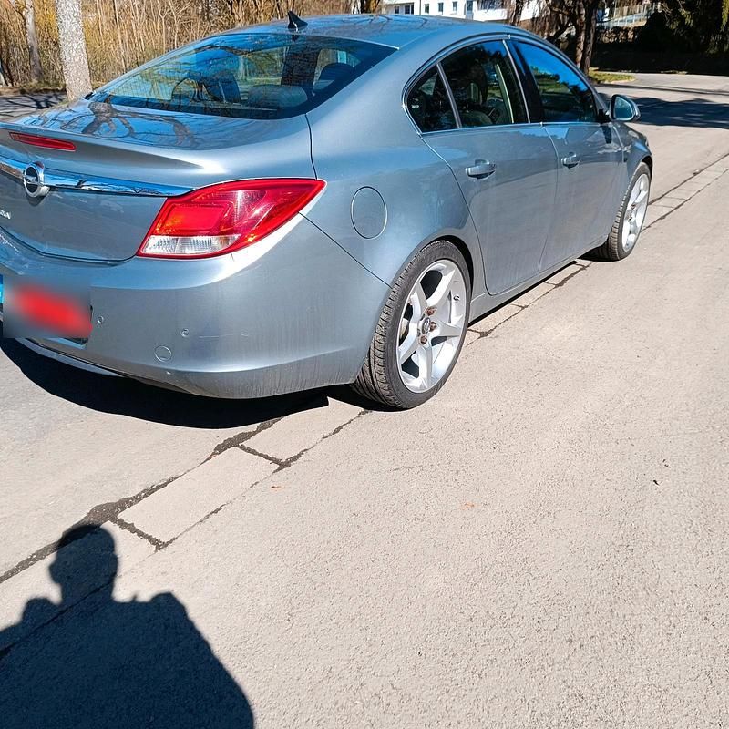 Gebraucht Opel Insignia 140 PS (102 kW) 2009 Silber Limousine