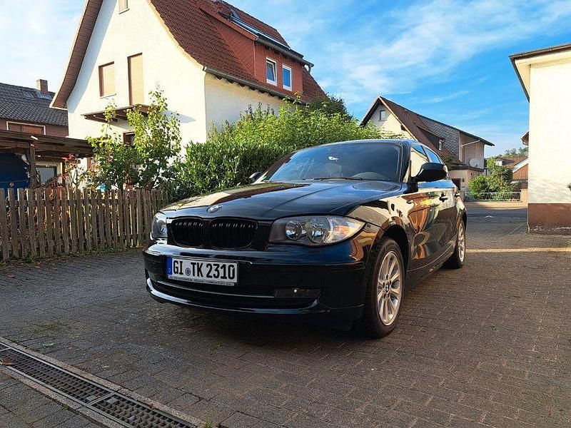 Schwarz Gebraucht 2010 BMW 120 Lifestyle Kleinwagen | 5.500 € (Fairer Preis) - Bild 1/4