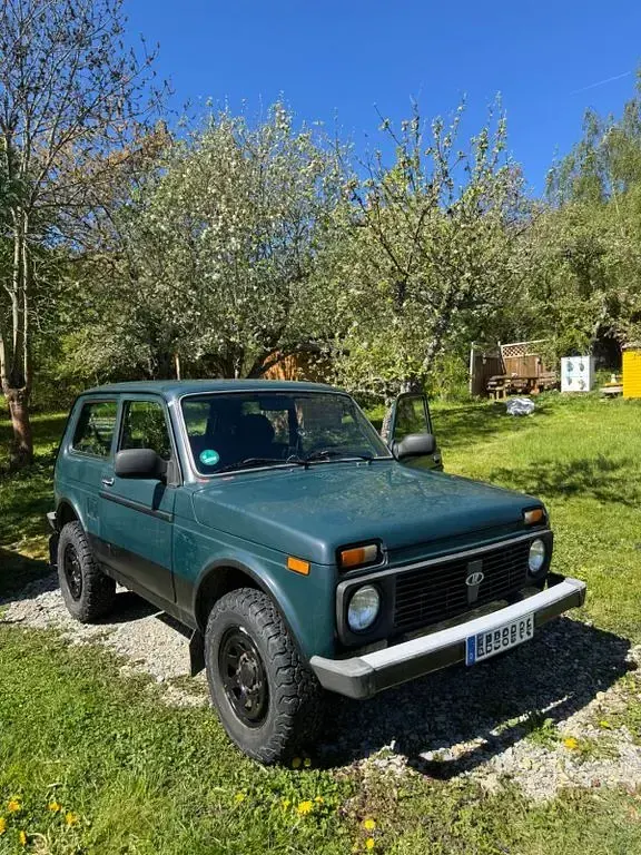 Second-hand Lada niva 82 CP (60 kW) 2009 Verde SUV