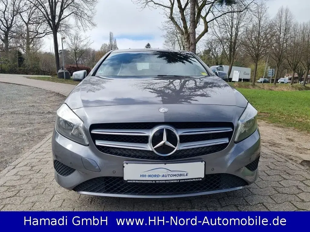 Gebraucht Mercedes A180 122 PS (89 kW) 2014 Grau Limousine