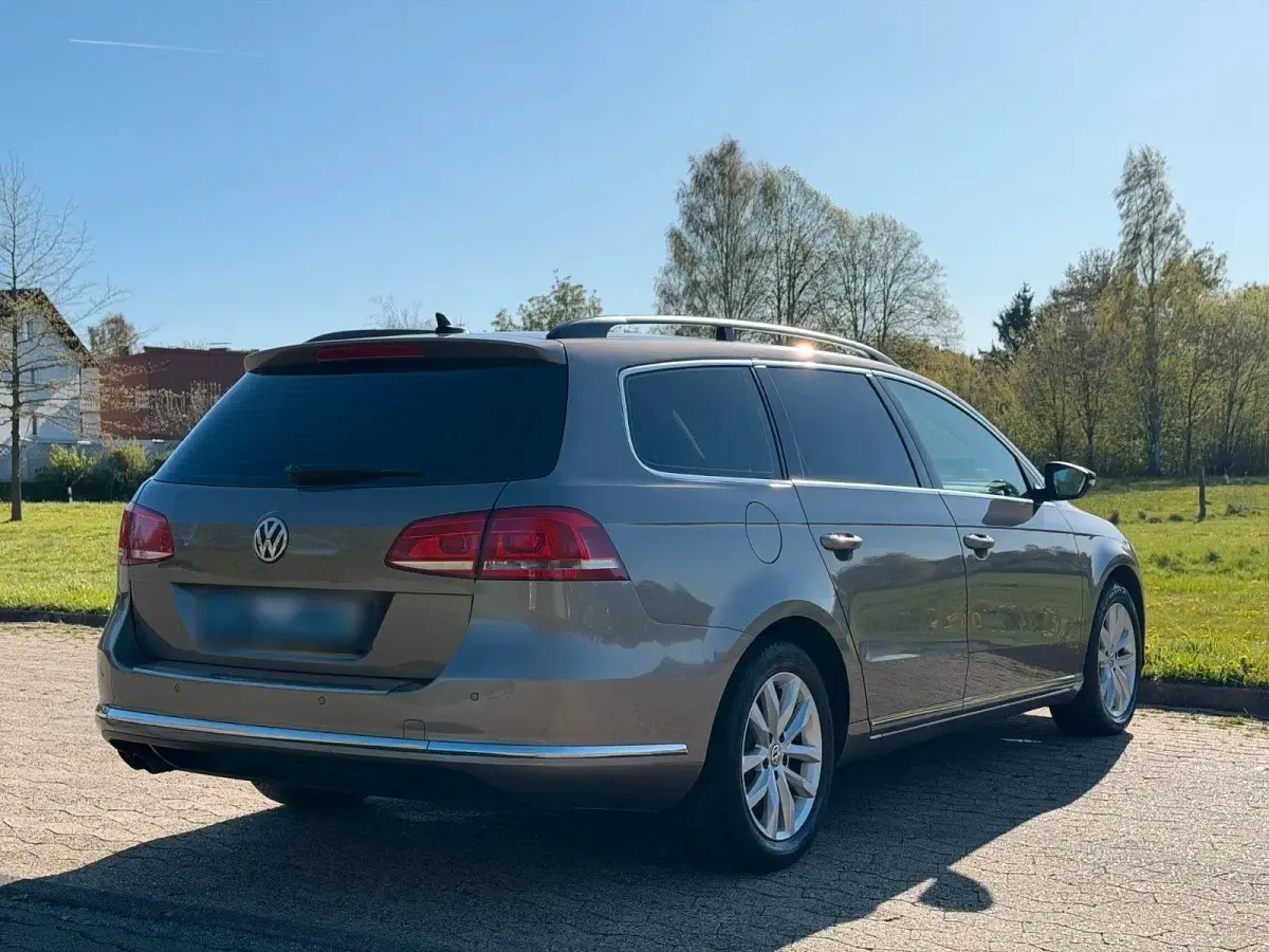 Gebraucht VW Passat Exclusive 160 PS (117 kW) 2011 Braun Limousine